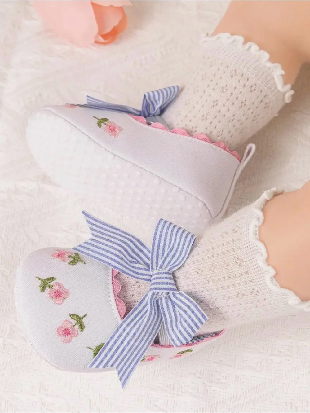 Embroidered Girls Baby Shoes with Front Bow